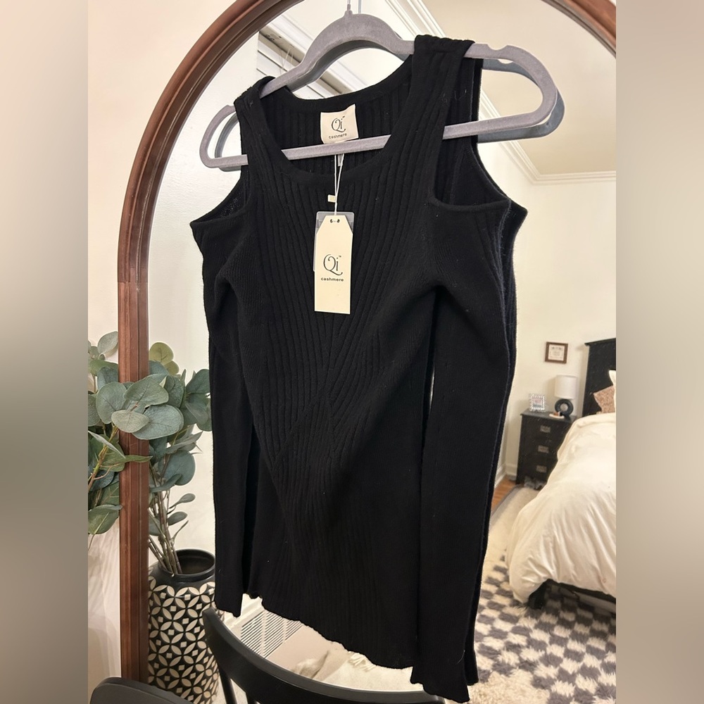 Qi 100% Cashmere Black Ribbed Cold Shoulder Sweater
